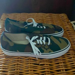 Camo Vans shoes tie on